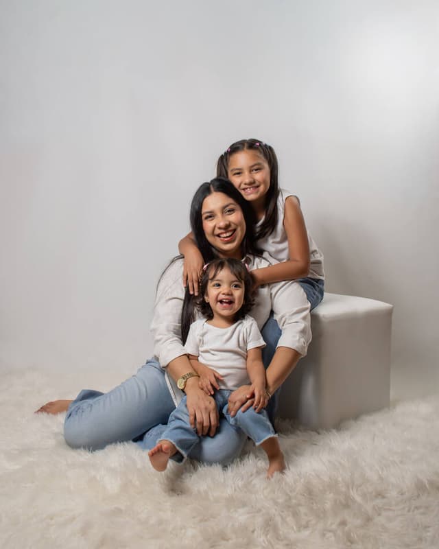 Copia de prueba: madre con sus dos hijas